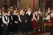 Хор «Радуга» исполнил Рождественские колядки в Александро-Невском соборе