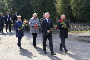 Союз неграждан Эстонии передал памятную плиту с места гибели Евгения Никонова на родину героя_13