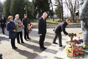 Союз неграждан Эстонии передал памятную плиту с места гибели Евгения Никонова на родину героя_15