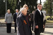 Союз неграждан Эстонии передал памятную плиту с места гибели Евгения Никонова на родину героя_14