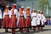 Праздничным шествием в Нарве открылся «Славянский венок 2017»