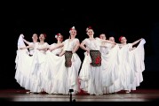 «Непоседы» на сцене Русского театра
