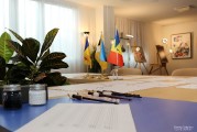 В посольстве Румынии открылась выставка Владимира Бачу и Джорджа Марина