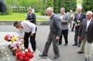 Делегаты конференции российских соотечественников от северо-востока Эстонии возложили цветы к подножию Бронзового солдата