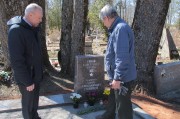 Российские дипломаты на могиле Героя Советского Союза Бориса Смирнова