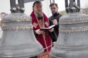 Епископ Нарвский и Причудский Лазарь освятил колокола, которые будут созывать в Нарве верующих на молитву_27