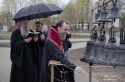 Епископ Нарвский и Причудский Лазарь освятил колокола, которые будут созывать в Нарве верующих на молитву_32