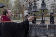 Епископ Нарвский и Причудский Лазарь освятил колокола, которые будут созывать в Нарве верующих на молитву_35