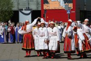 Праздничным шествием в Нарве открылся «Славянский венок 2017»