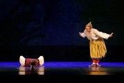 «Непоседы» на сцене Русского театра