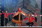 Яркие узоры  танцевального театра «Гжель» разукрасили палитру «Славянского базара»