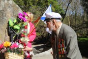 В канун Дня Победы - по памятным местам...