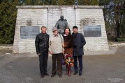 Союз неграждан Эстонии передал памятную плиту с места гибели Евгения Никонова на родину героя_12