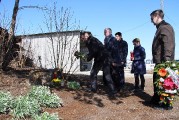 Союз неграждан Эстонии передал памятную плиту с места гибели Евгения Никонова на родину героя 1