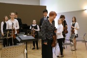 В концертном центре «Женева» открыли памятную табличку к 80-летию первого русского певческого праздника