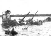 Памятник погибшим морякам с эсминца «Карл Маркс» и «МО-410» в Локса (1)